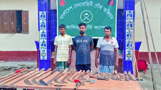 নড়াইলে সেনাবাহিনীর অভিযানে ওয়ান শুটারগান ও অস্ত্রসহ আটক ৩